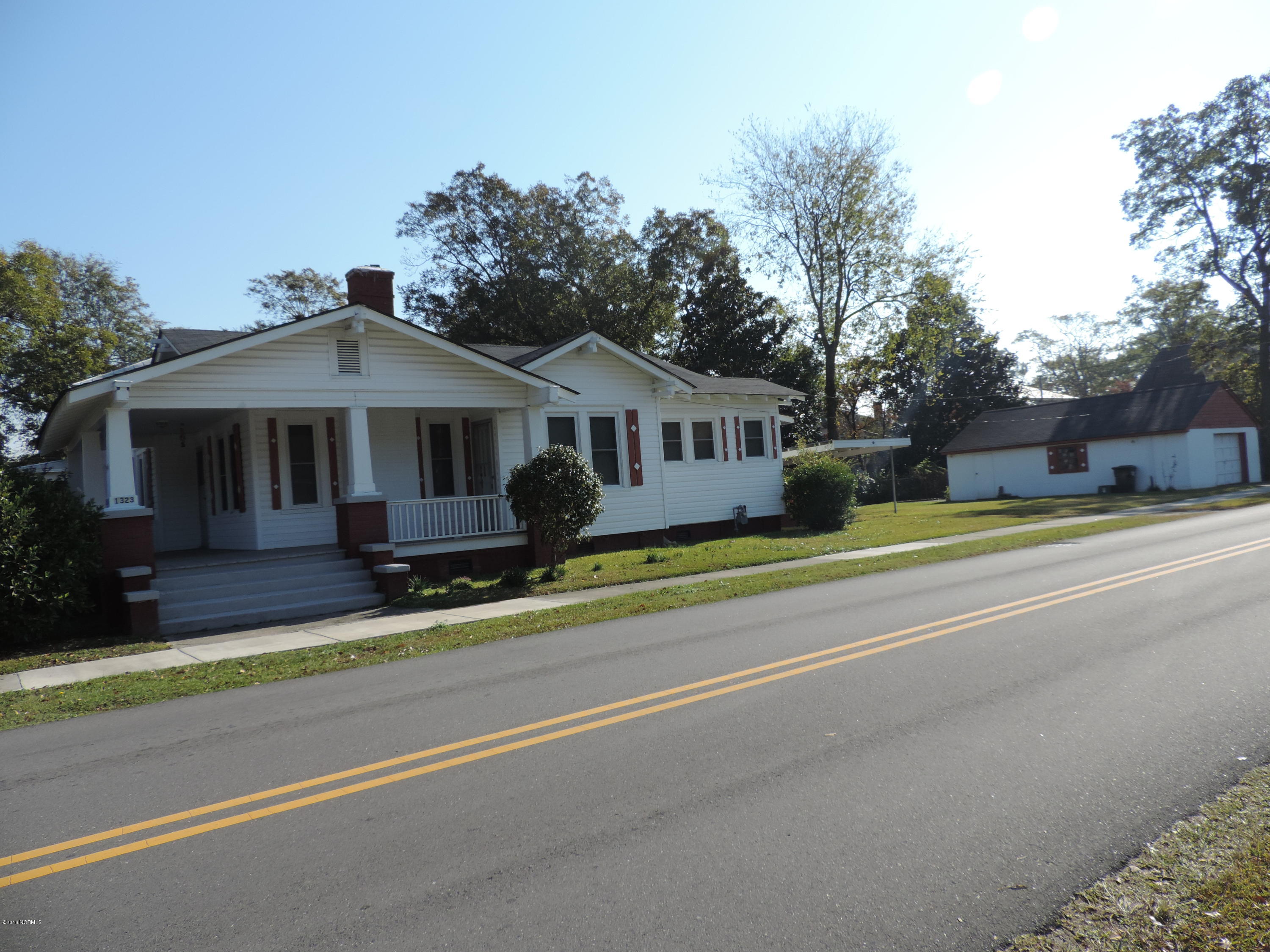 1323 Rhem Avenue New Bern, NC 28560 - Photo 34 of 37 House and Garage