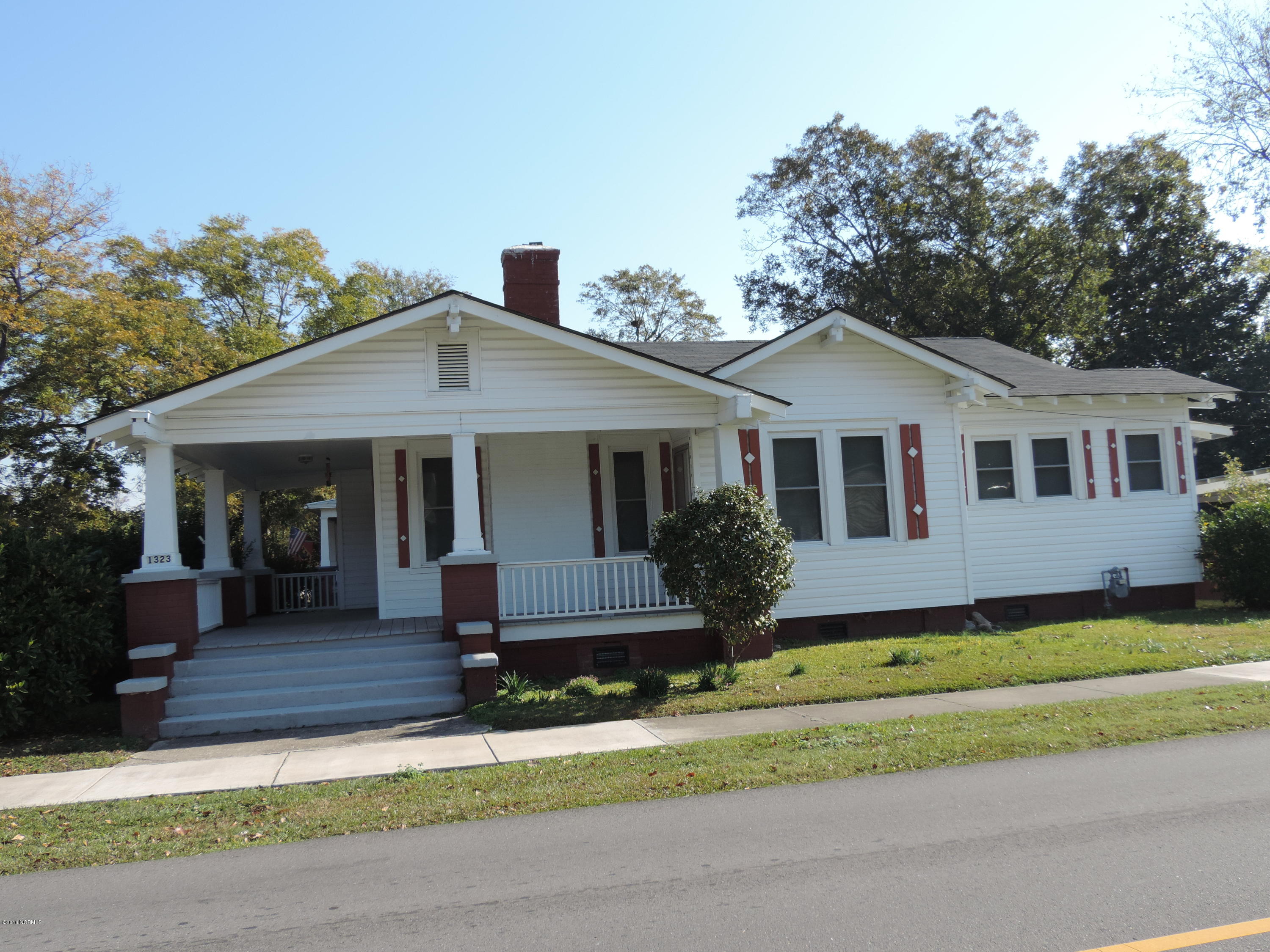 1323 Rhem Avenue New Bern, NC 28560 - Photo 35 of 37 Front off 2nd St.