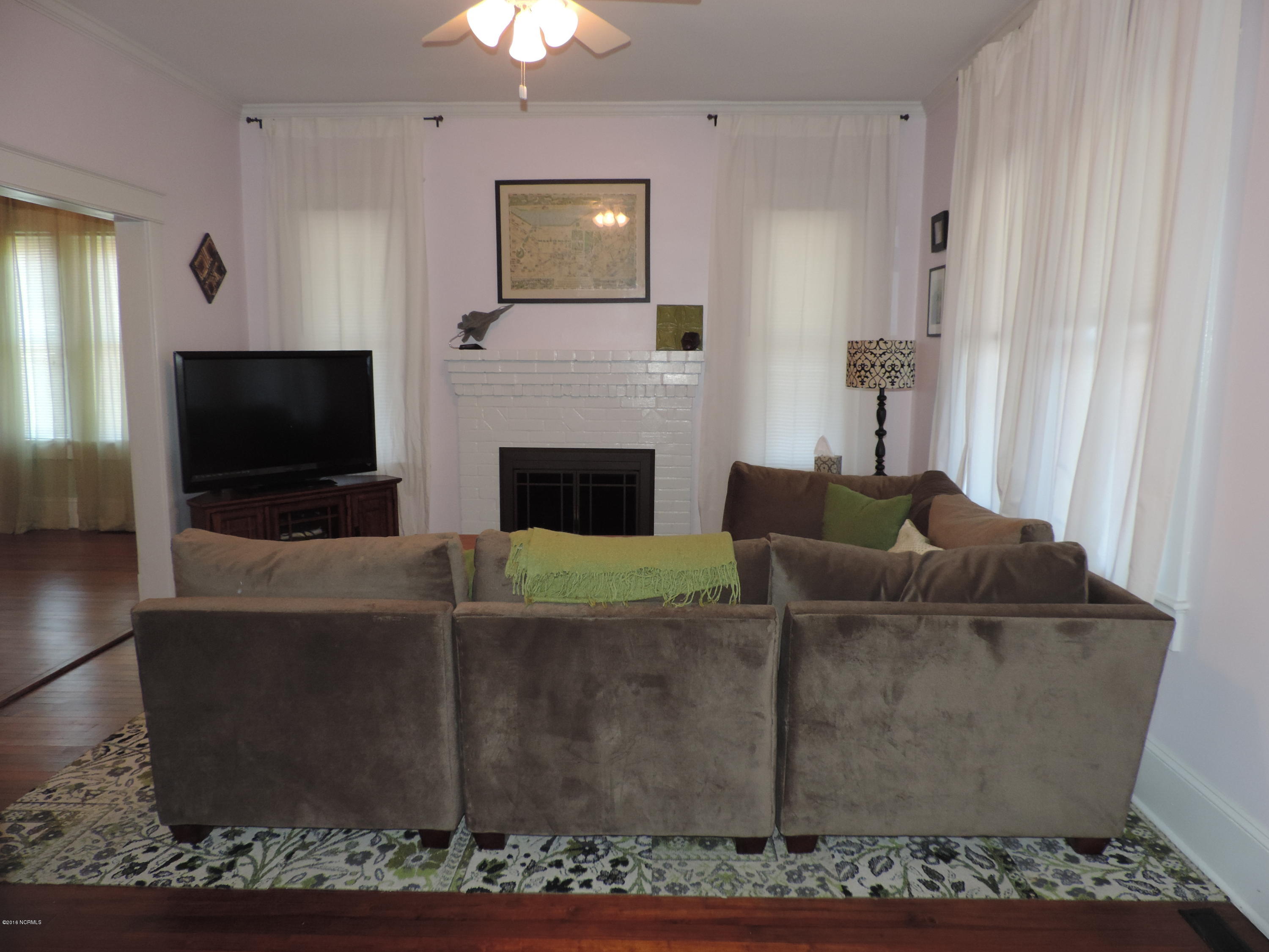 1323 Rhem Avenue New Bern, NC 28560 - Photo 4 of 37 Freshly painted