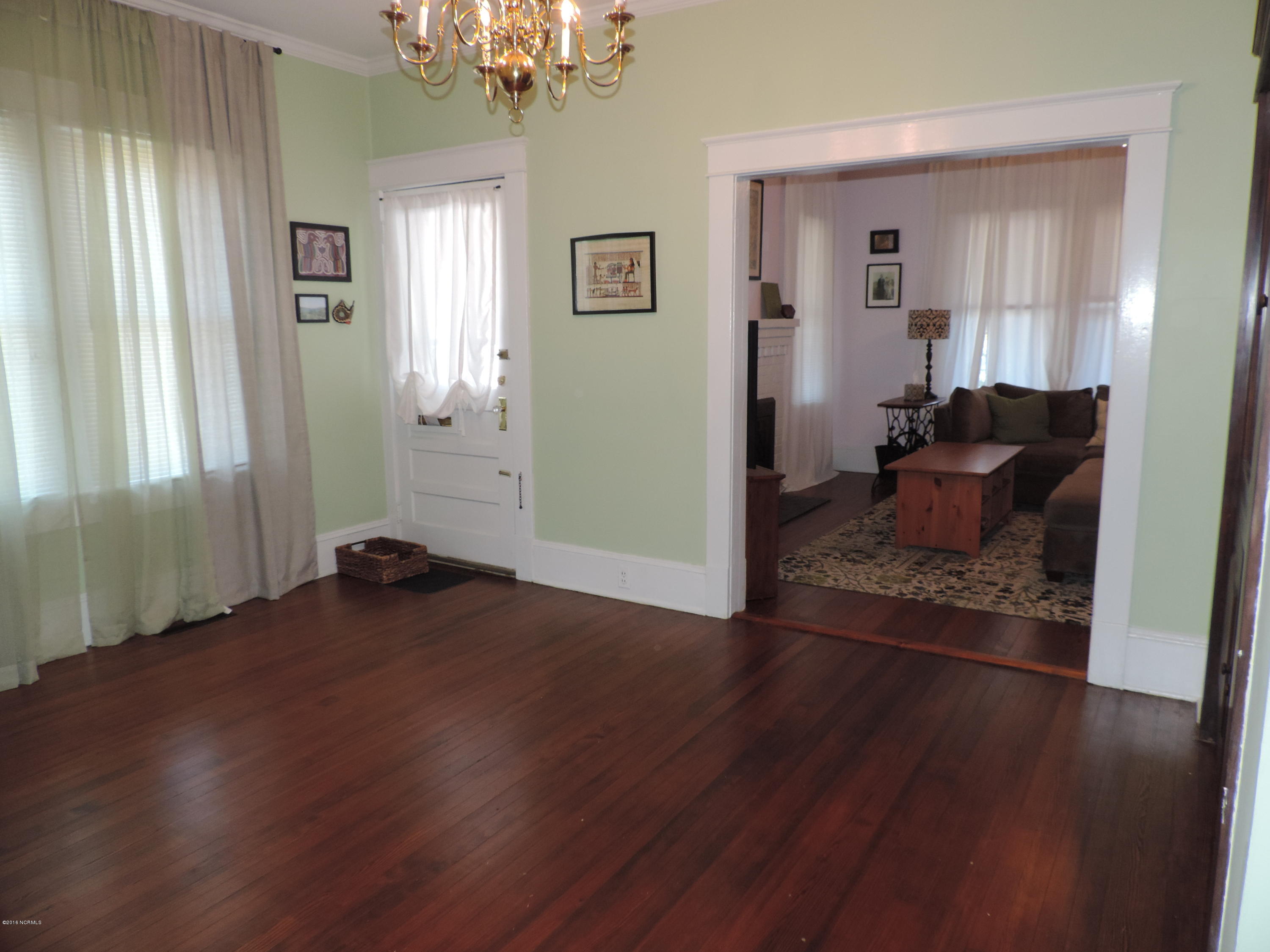 1323 Rhem Avenue New Bern, NC 28560 - Photo 6 of 37 Dining/Family Room