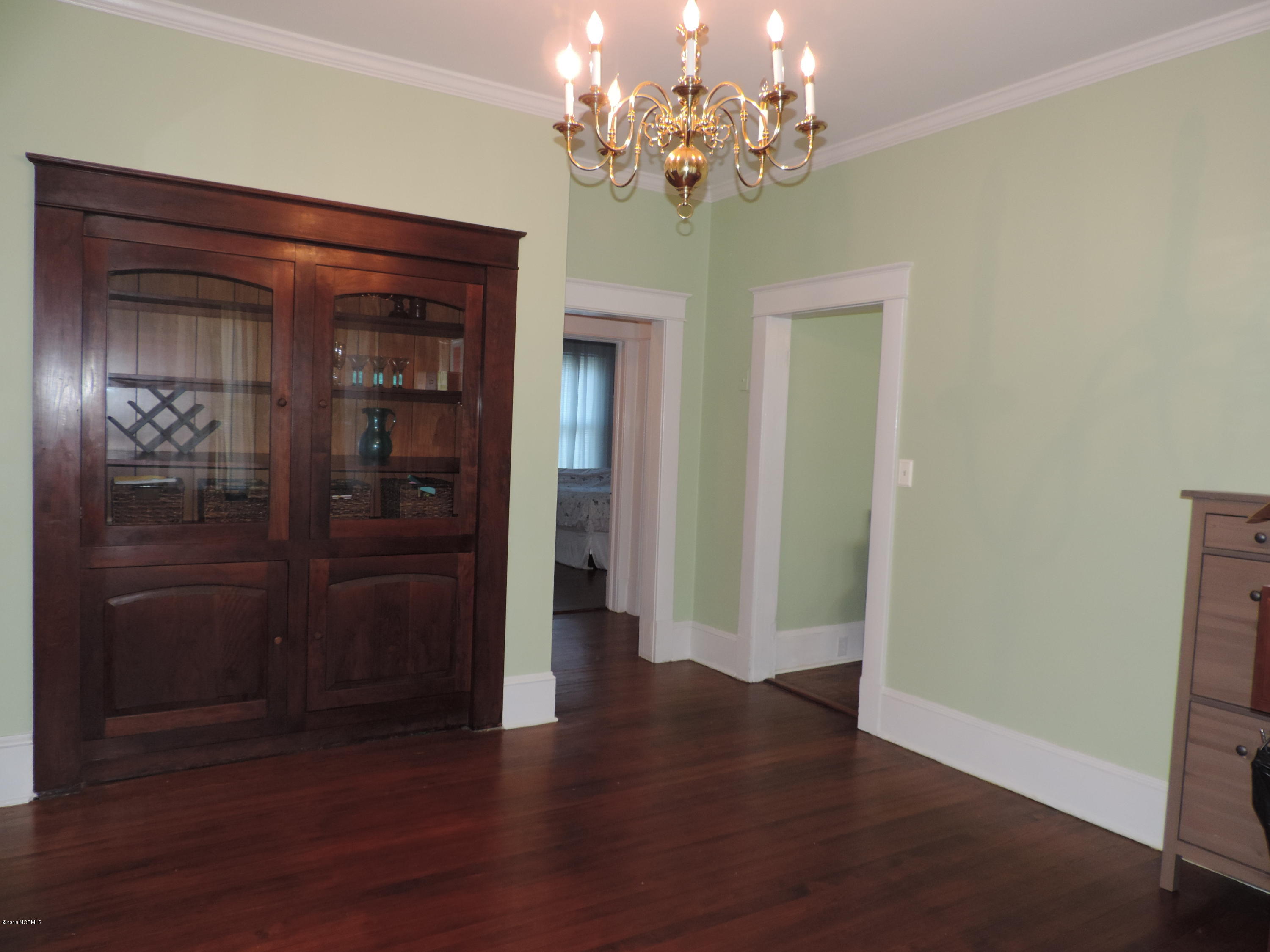 1323 Rhem Avenue New Bern, NC 28560 - Photo 7 of 37 Formal Dining