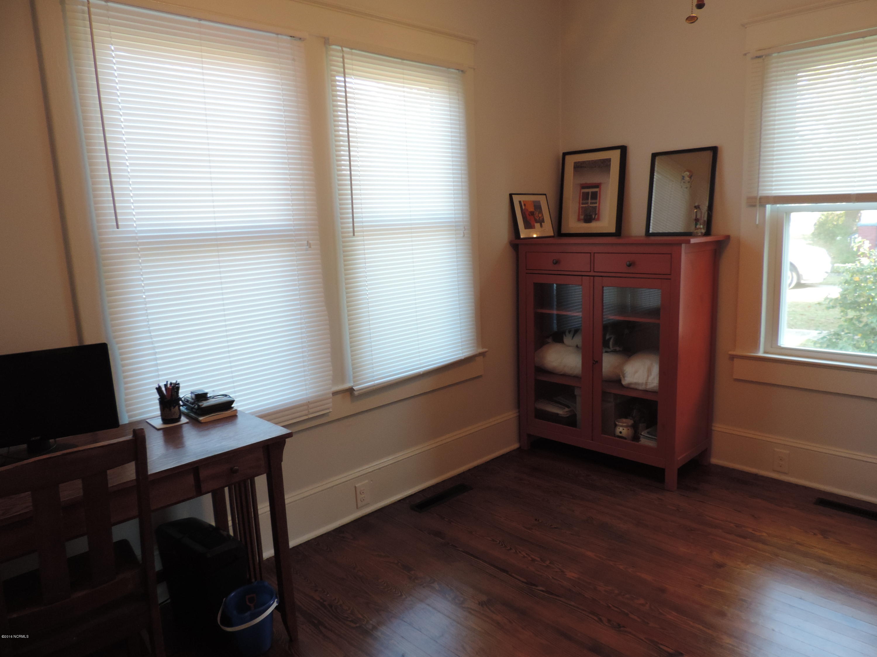 1323 Rhem Avenue New Bern, NC 28560 - Photo 10 of 37 Natural Light