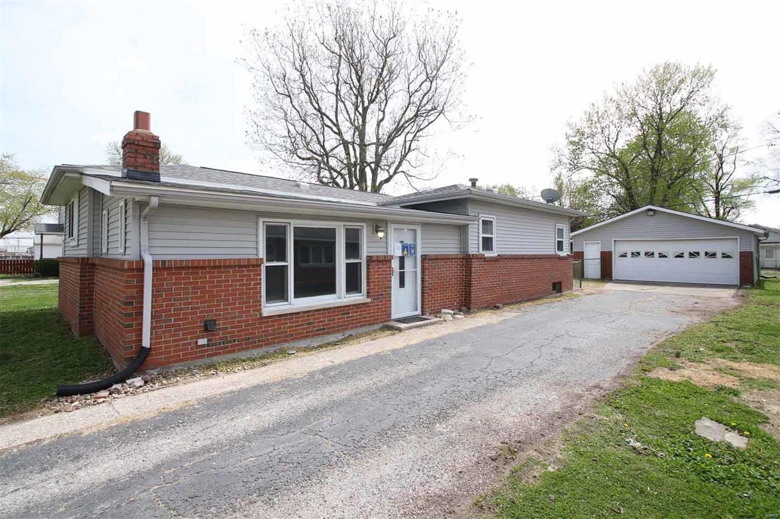 127 East 6th Street Roxana, IL 62084 - Photo 1 of 44