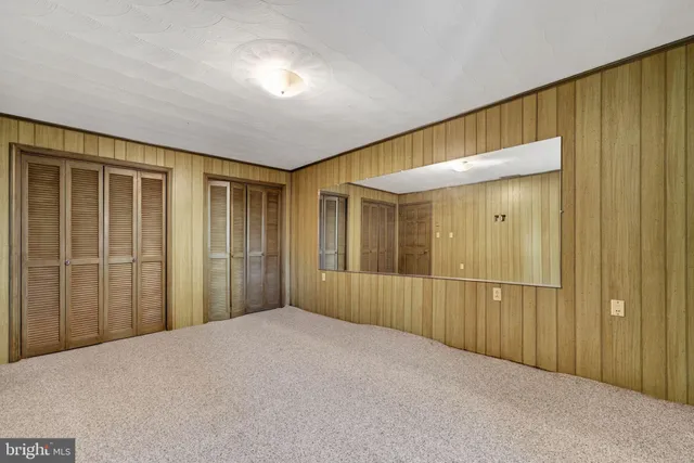 a view of utility room