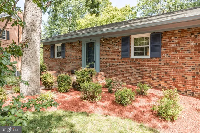 $399,000 | 126 Armstrong Place, Winchester, VA 22602