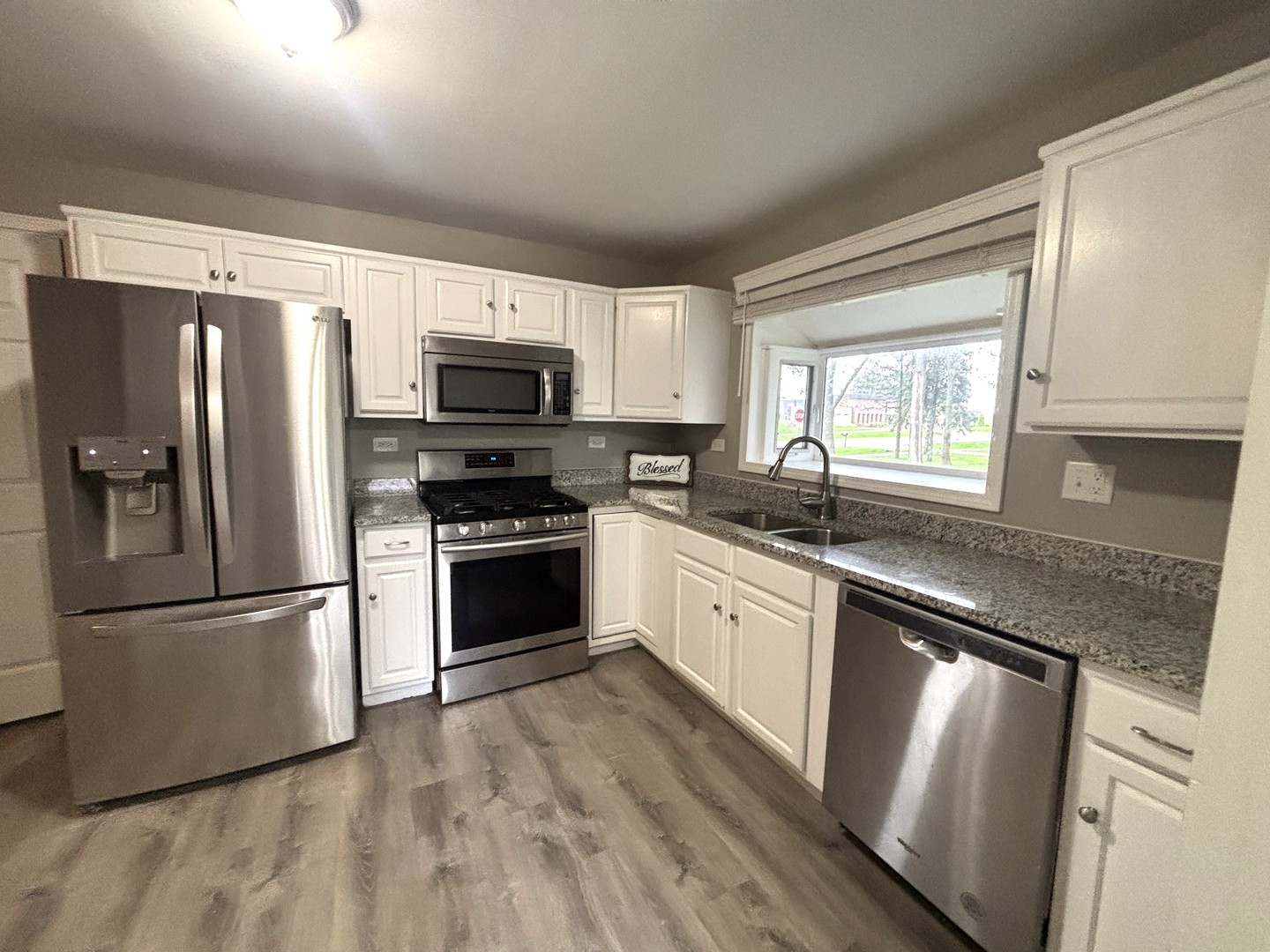 2276 Manchester Road Wheaton, IL 60187 - Photo 4 of 18 Gallery Image 4