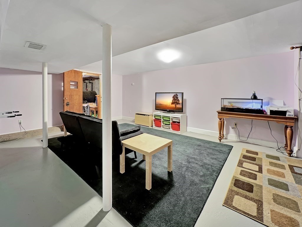 1031 State Road Plymouth, MA 02360 - Photo 15 of 19 Gallery Image 15
