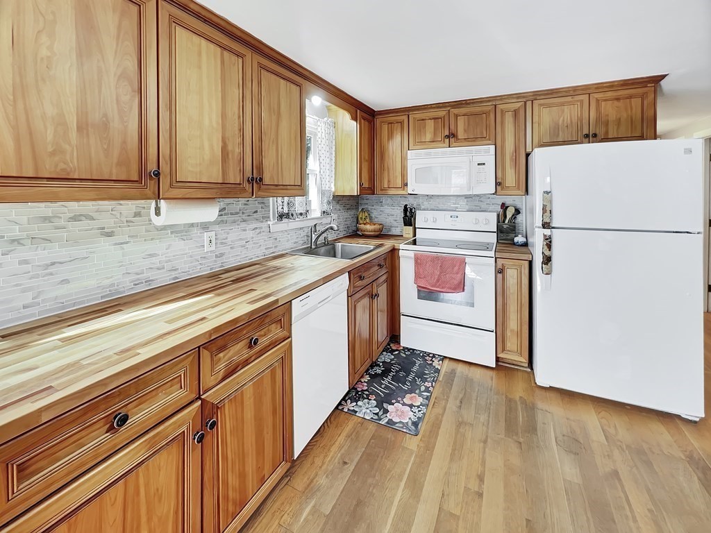 1031 State Road Plymouth, MA 02360 - Photo 6 of 19 Gallery Image 6
