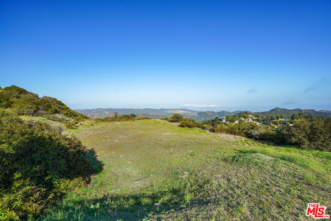 21653 Saddle Peak Road Topanga, CA 90290 - Photo 25 of 71 a view of an ocean