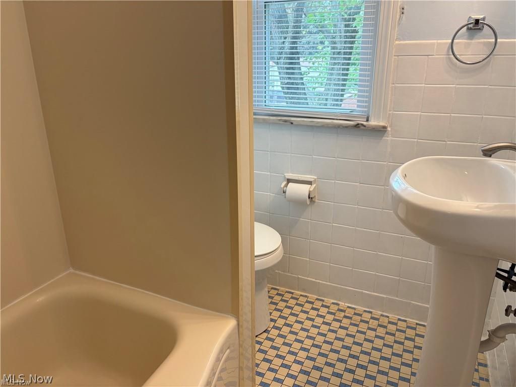 2748 Wooster Road Rocky River, OH 44116 - Photo 23 of 31
