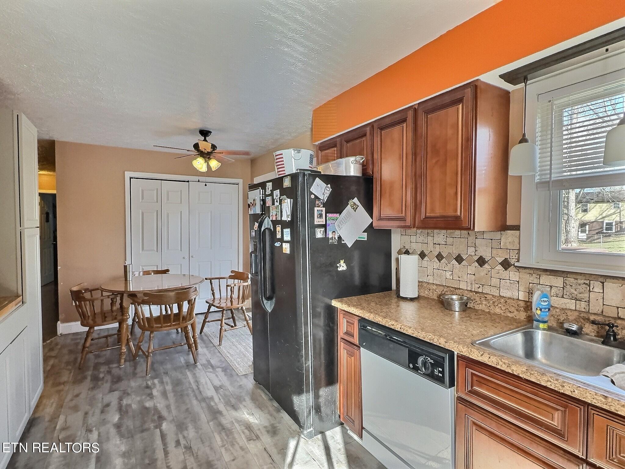 279 Valley View Road La Follette, TN 37766 - Photo 11 of 26 Kitchen2