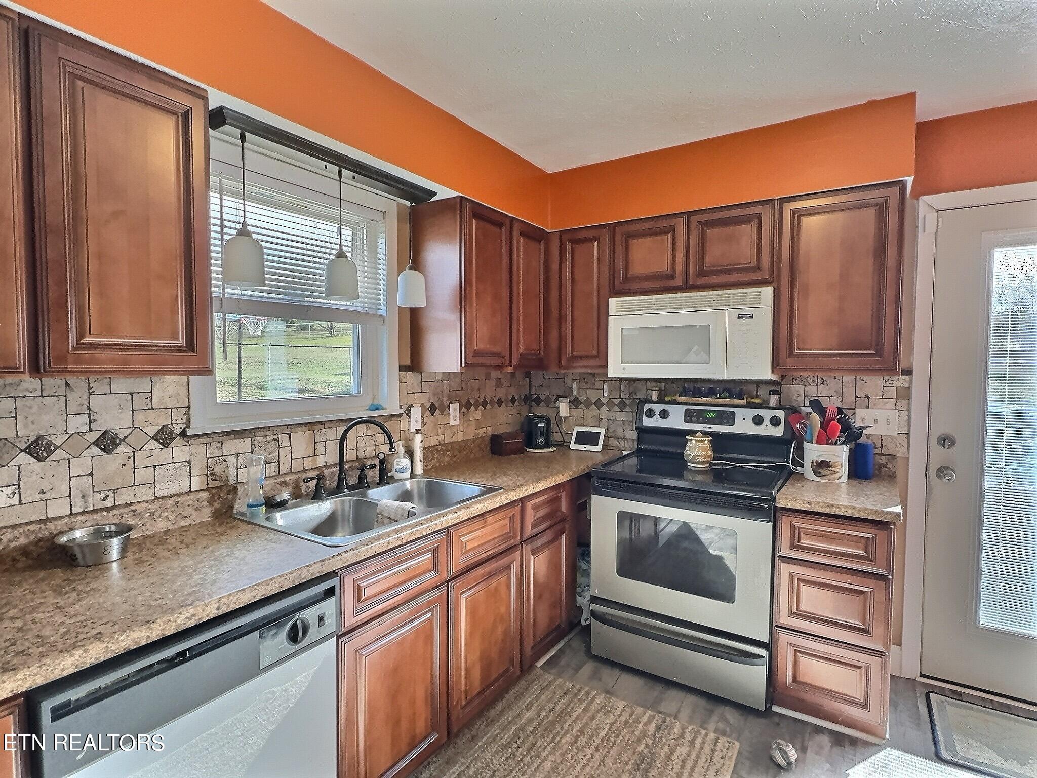 279 Valley View Road La Follette, TN 37766 - Photo 12 of 26 Kitchen3