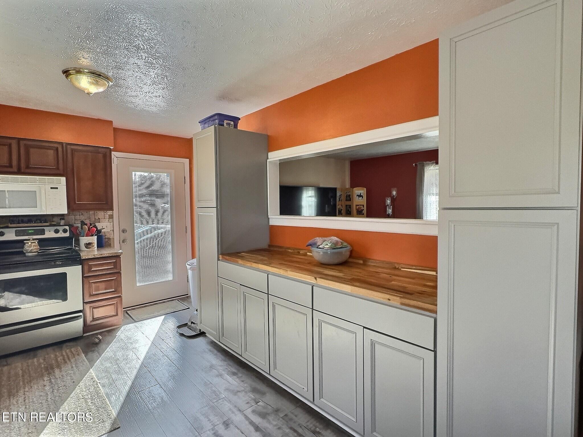 279 Valley View Road La Follette, TN 37766 - Photo 13 of 26 Kitchen4