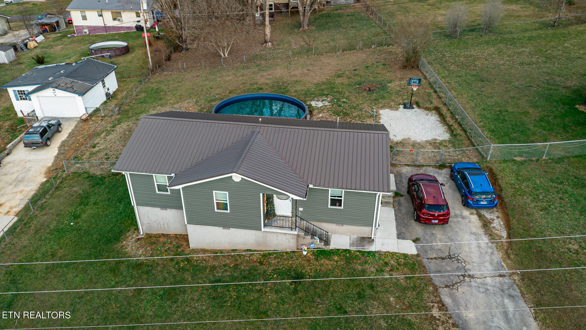 279 Valley View Road La Follette, TN 37766 - Photo 3 of 26 valleyviewdrone-003
