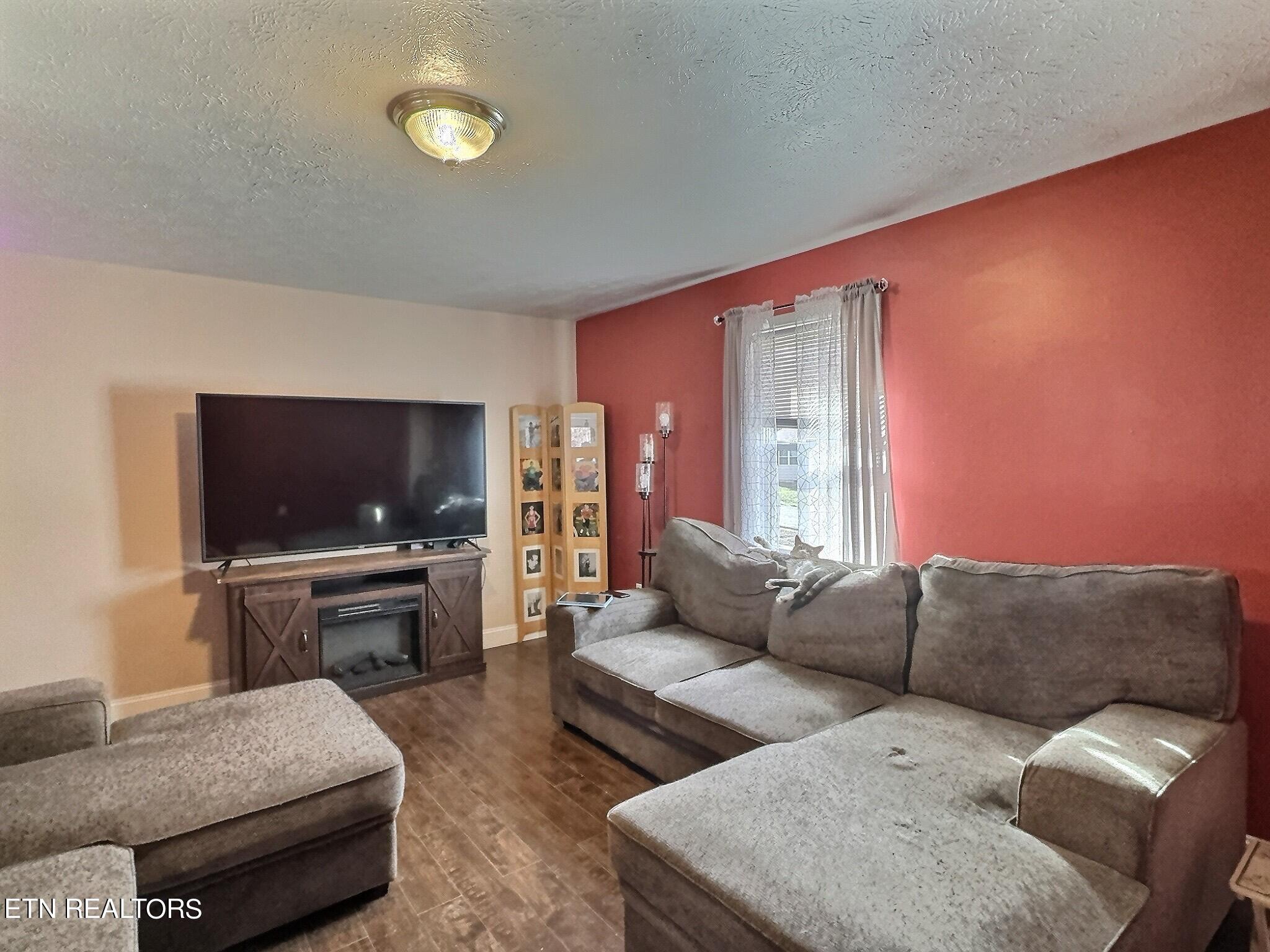 279 Valley View Road La Follette, TN 37766 - Photo 8 of 26 Living room2