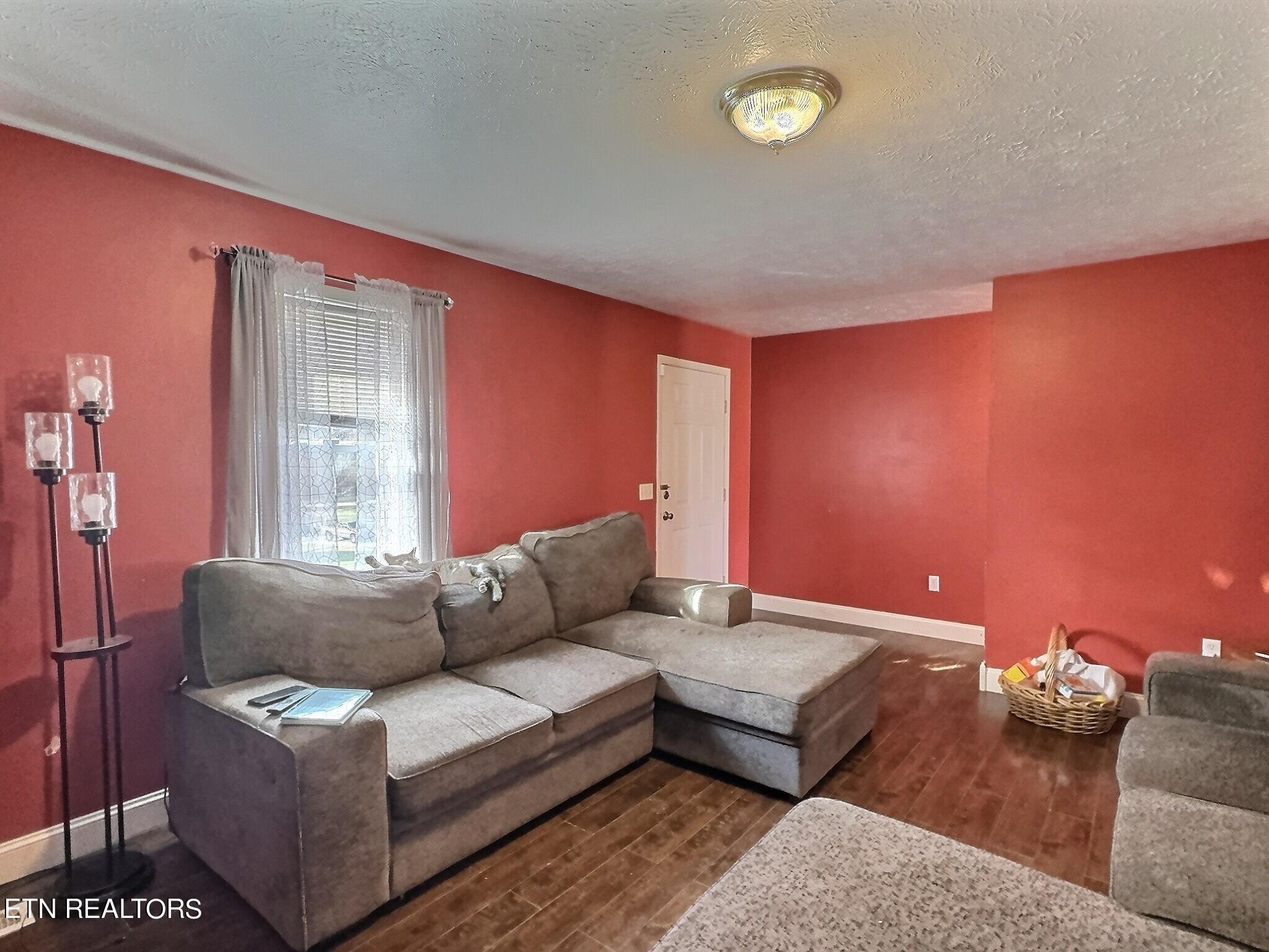 279 Valley View Road La Follette, TN 37766 - Photo 9 of 26 Living room3