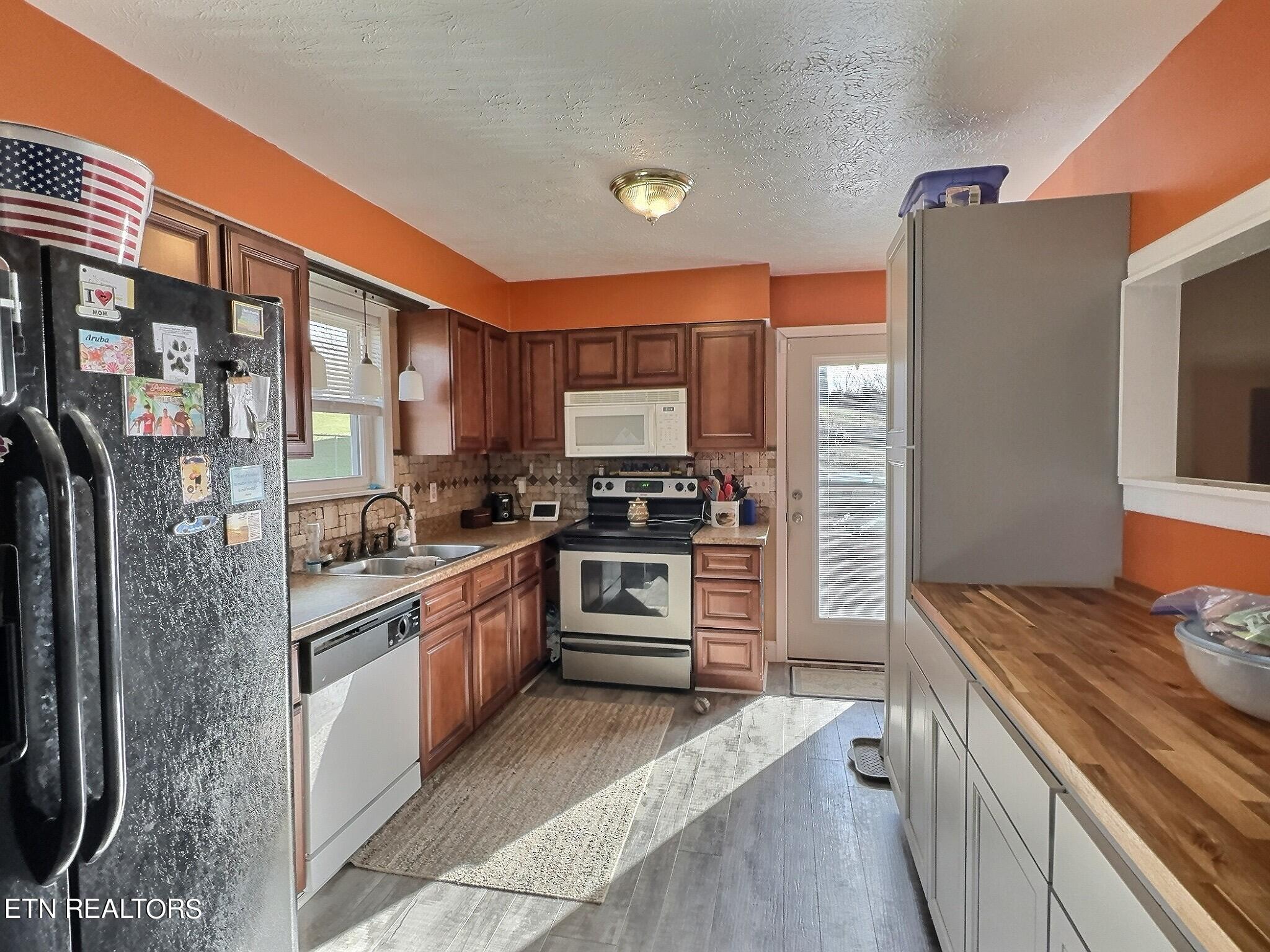 279 Valley View Road La Follette, TN 37766 - Photo 10 of 26 Kitchen