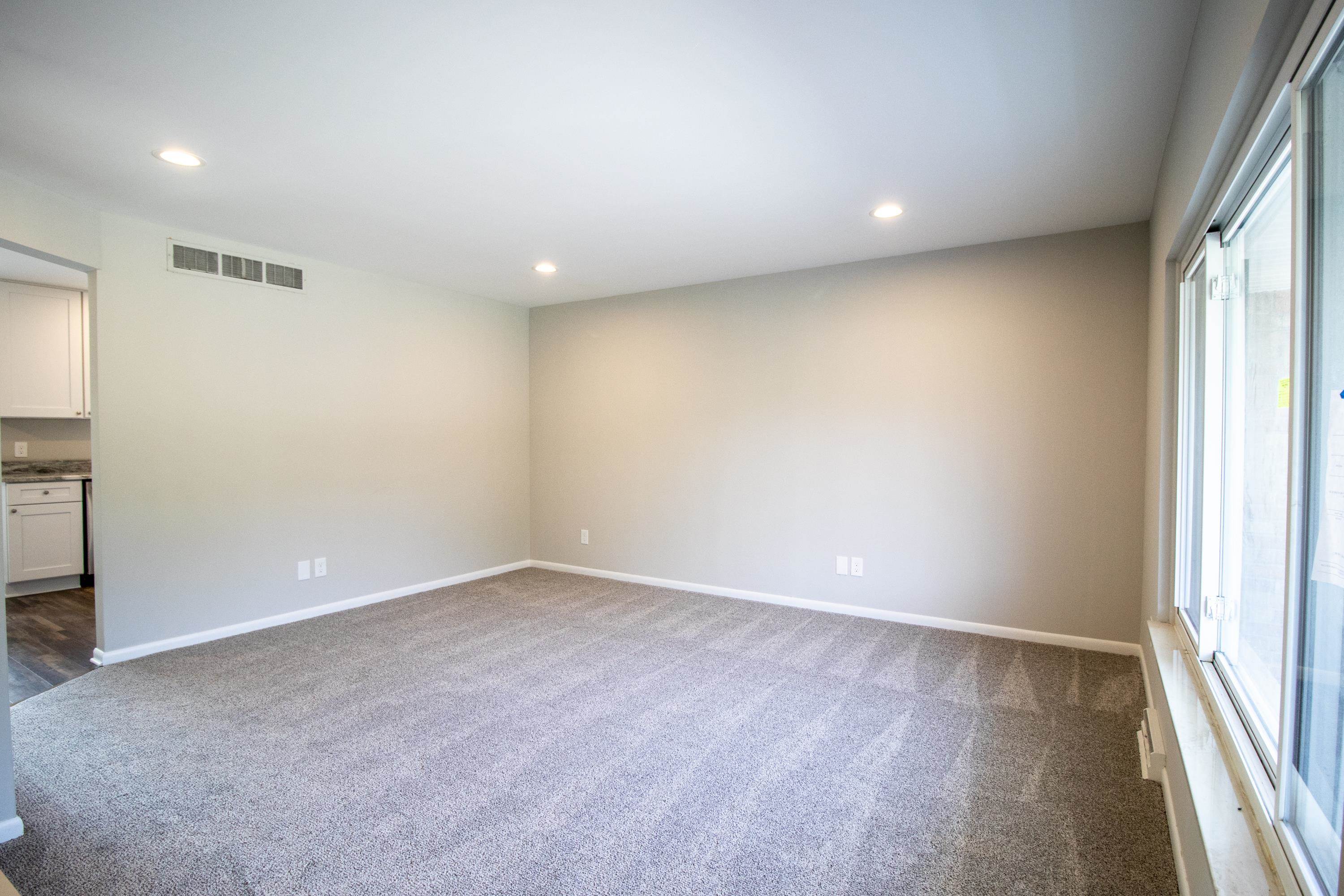 11272 Main Road Fenton, MI 48430 - Photo 2 of 38 50152530-34d036f3-93ba-41a3-bc36-589f9ca4abfd.JPG