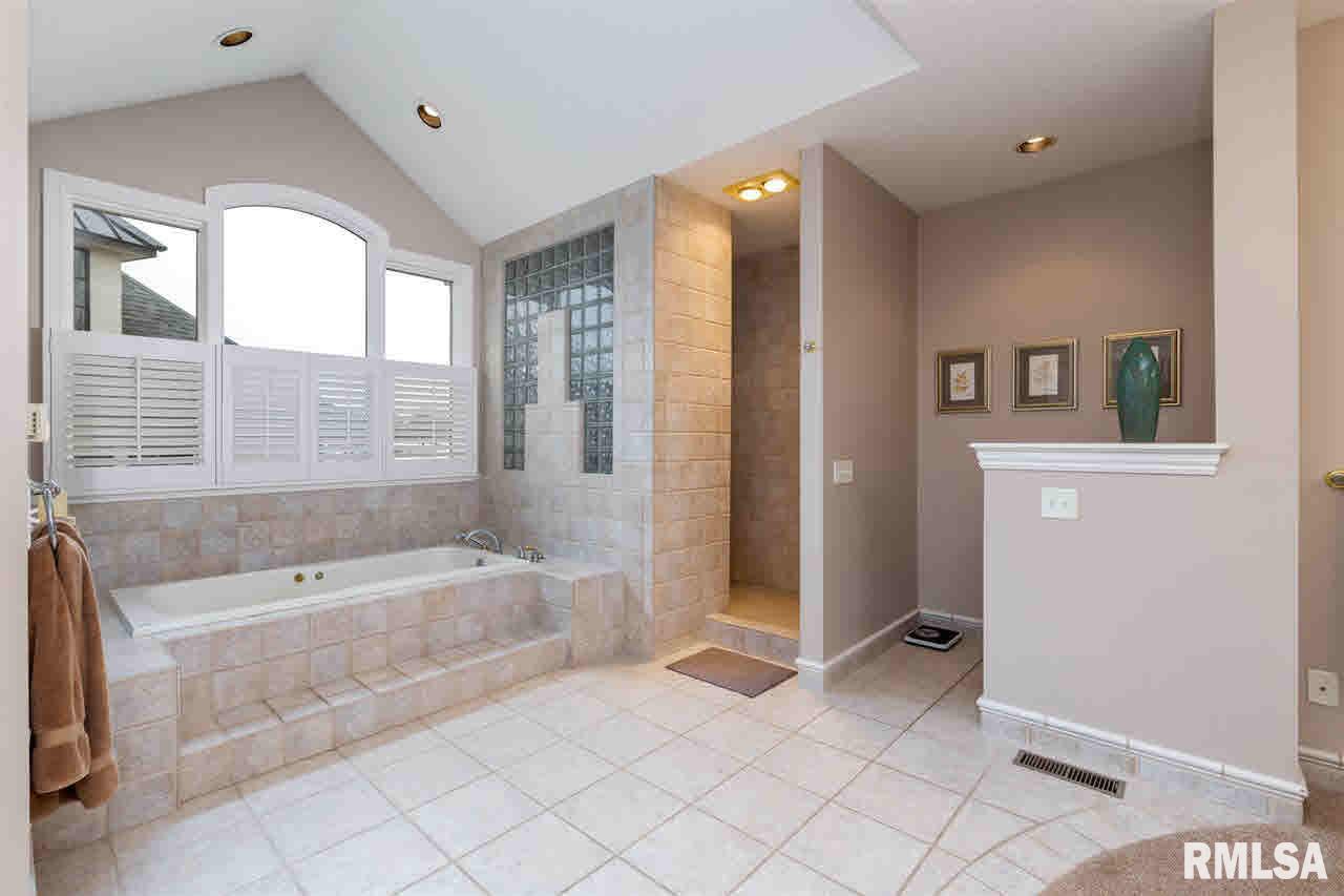 6311 James Road Bettendorf, IA 52722 - Photo 15 of 31 Gallery Image 15