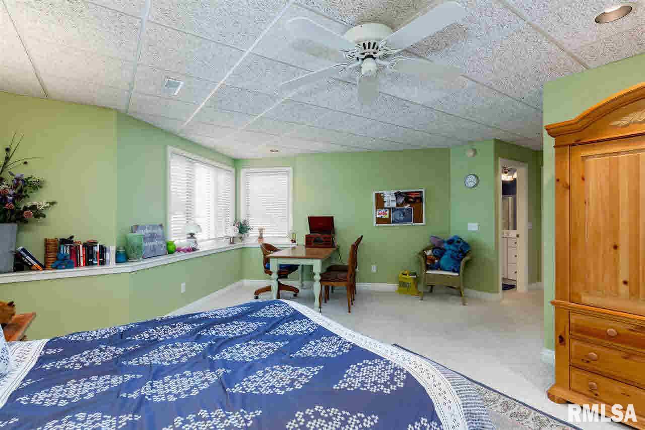 6311 James Road Bettendorf, IA 52722 - Photo 19 of 31 Gallery Image 19
