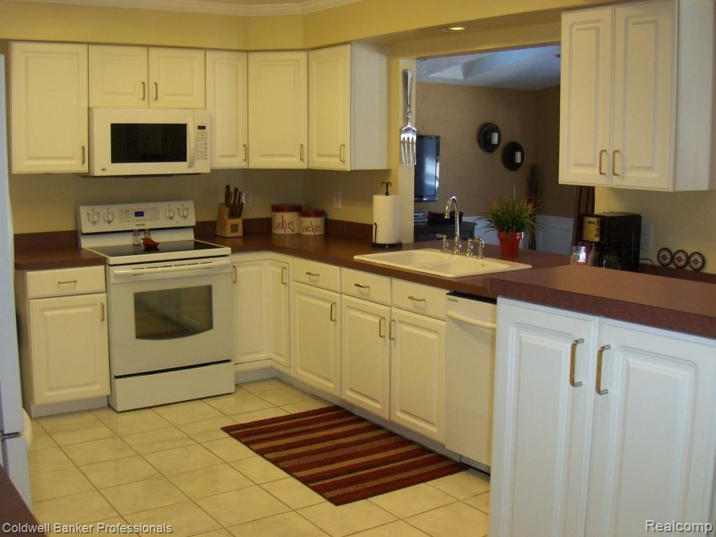 1551 Crooks Road Rochester, MI 48309 - Photo 12 of 33 Kitchen