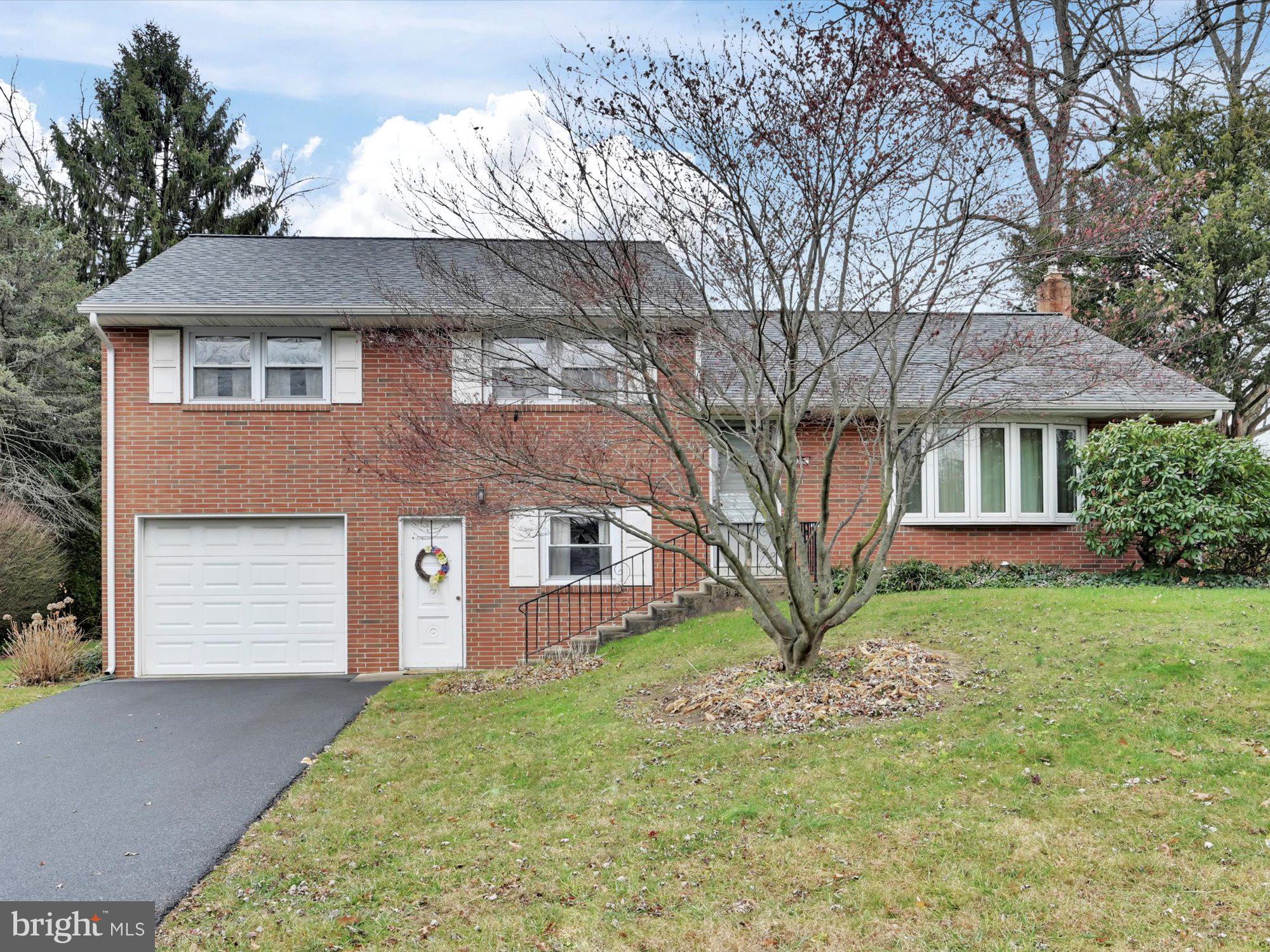 33 Springhouse Road Lancaster, PA 17603 - Photo 1 of 26 Welcome Home