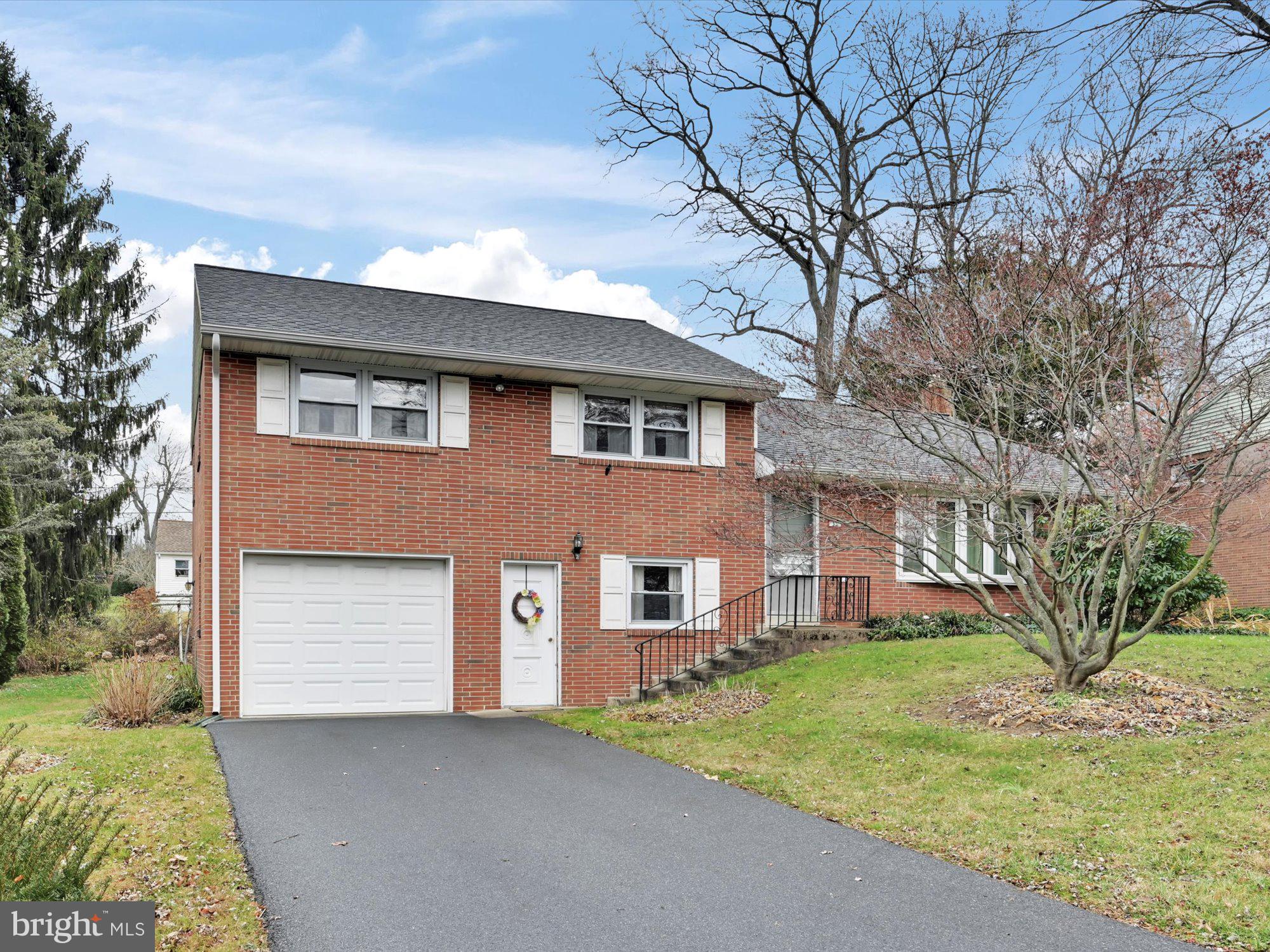 33 Springhouse Road Lancaster, PA 17603 - Photo 2 of 26 Front View 2