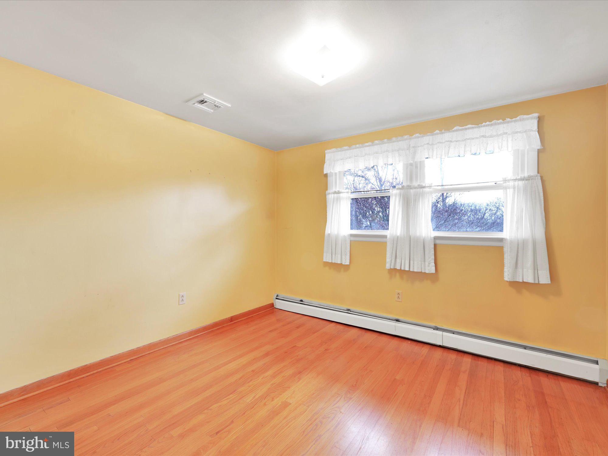 33 Springhouse Road Lancaster, PA 17603 - Photo 17 of 26 Bedroom 3