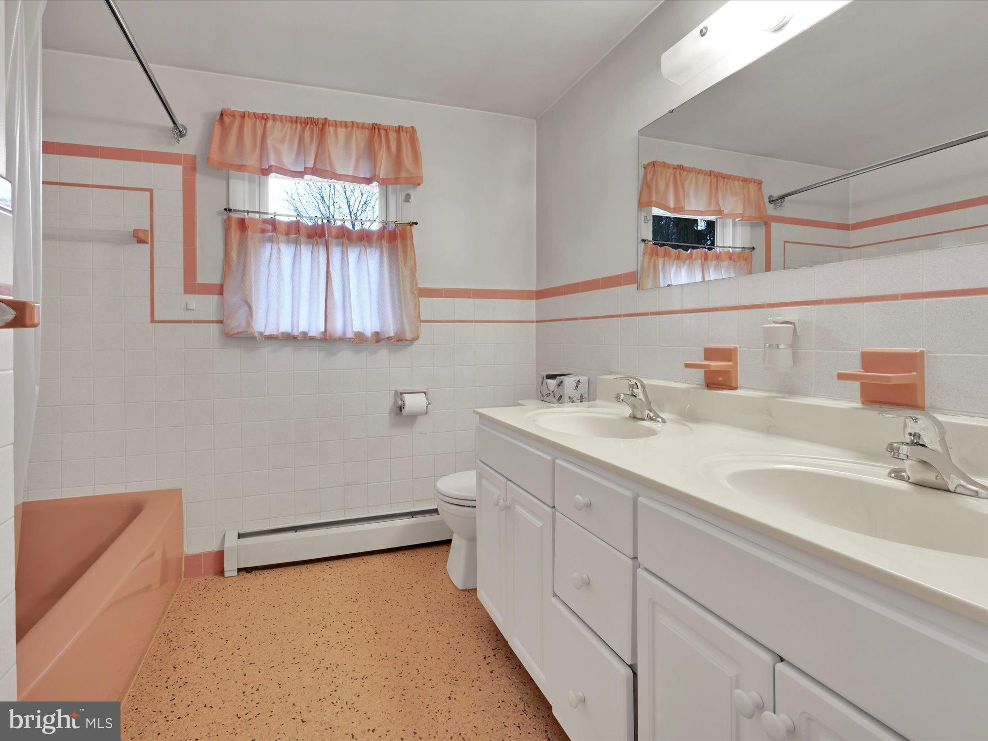 33 Springhouse Road Lancaster, PA 17603 - Photo 18 of 26 Full Bath