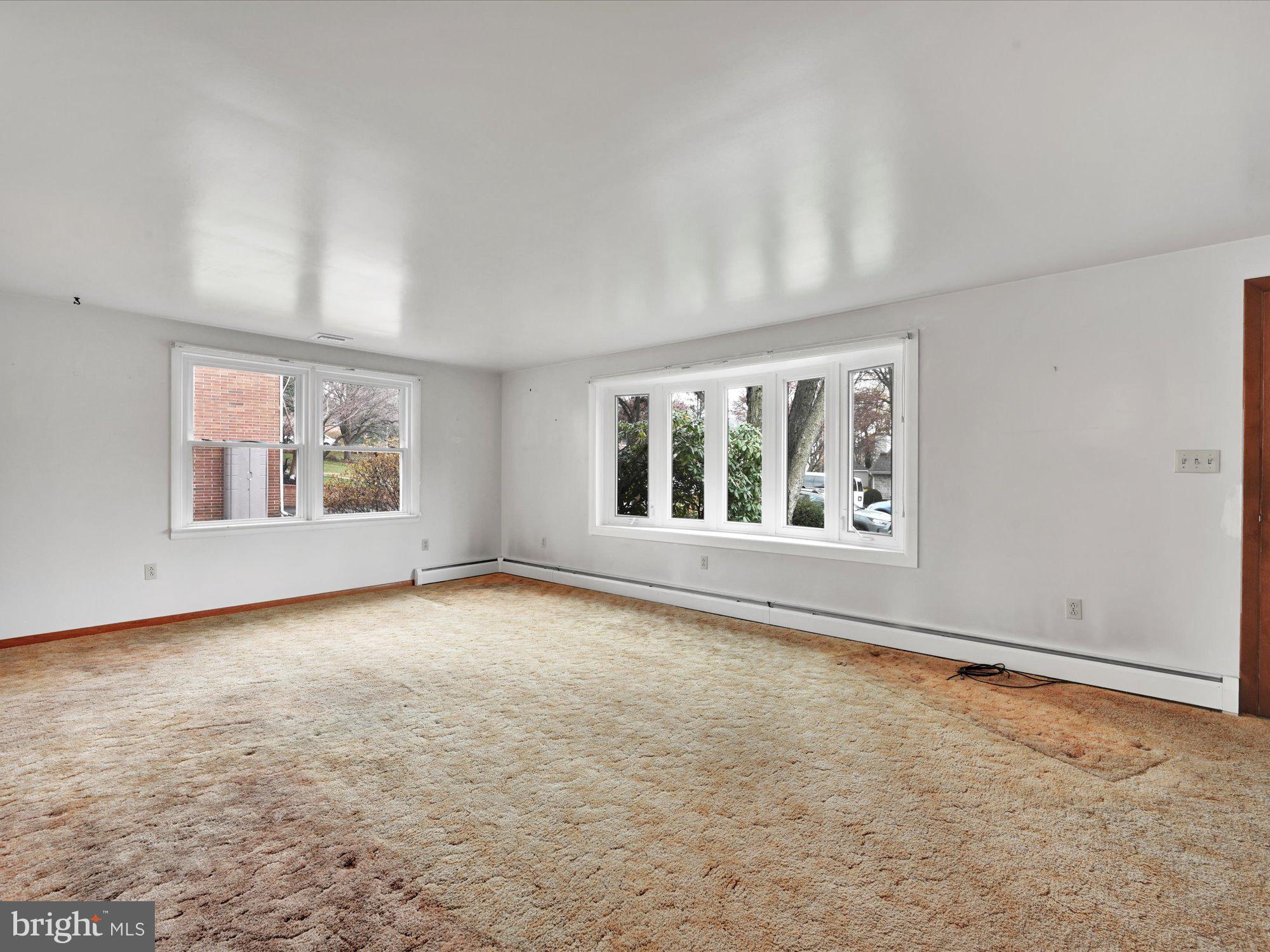 33 Springhouse Road Lancaster, PA 17603 - Photo 8 of 26 Living Room View 4