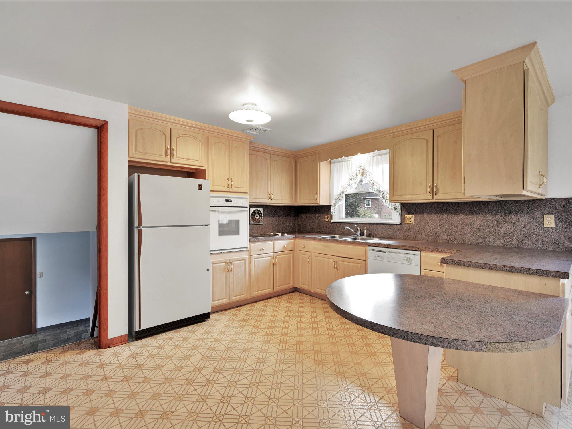 33 Springhouse Road Lancaster, PA 17603 - Photo 9 of 26 Kitchen View 1