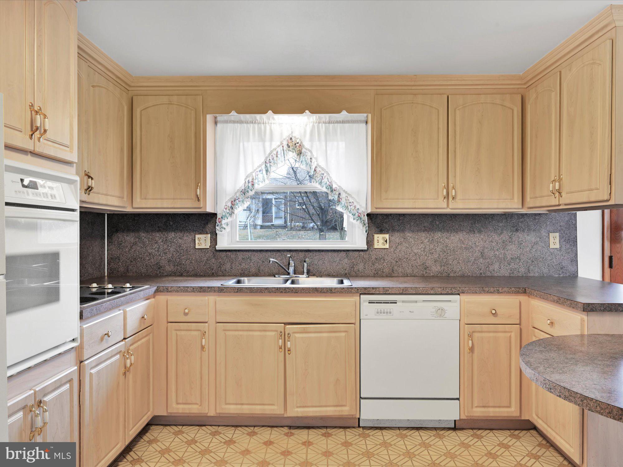 33 Springhouse Road Lancaster, PA 17603 - Photo 10 of 26 Kitchen View 2