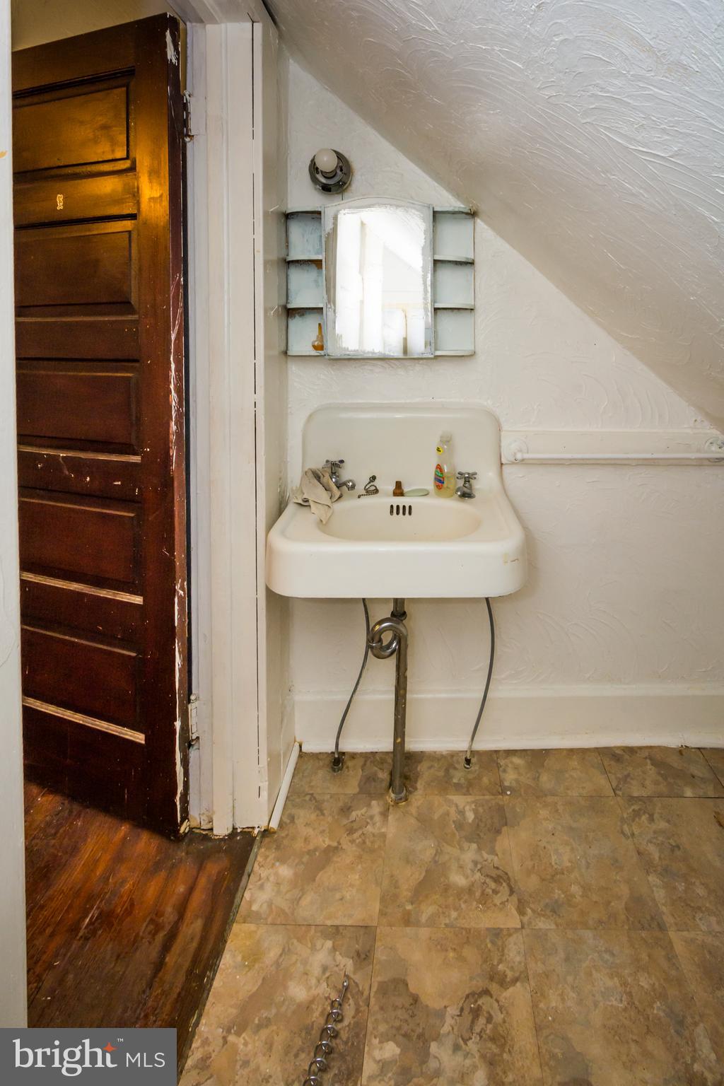 800 Walnut Avenue Baltimore, MD 21229 - Photo 25 of 38