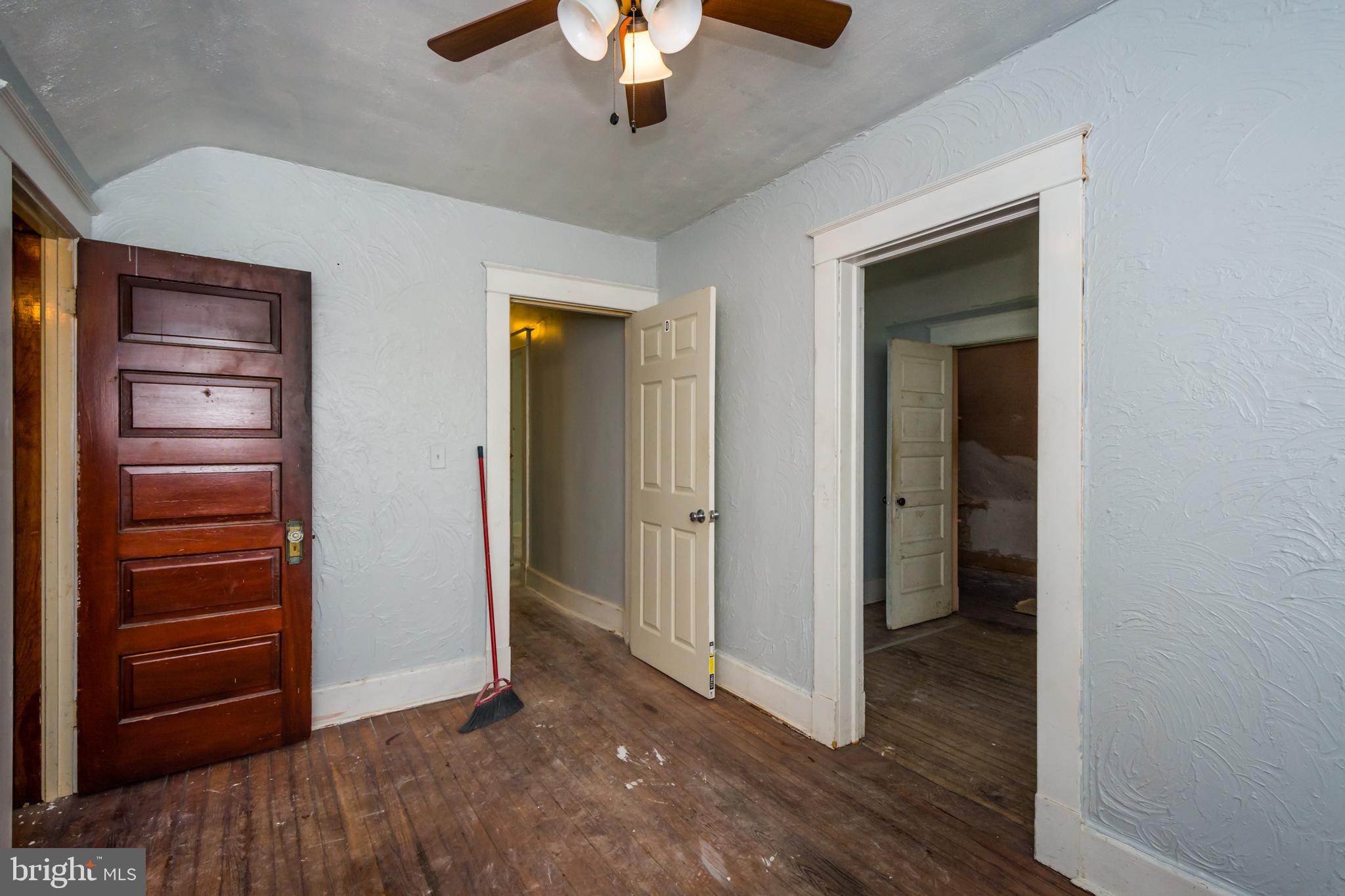 800 Walnut Avenue Baltimore, MD 21229 - Photo 29 of 38
