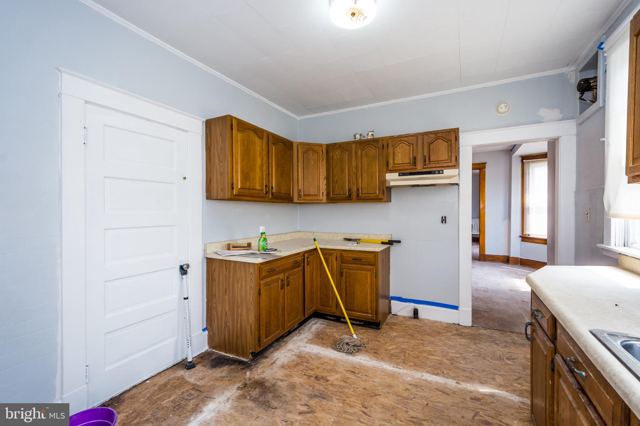 800 Walnut Avenue Baltimore, MD 21229 - Photo 10 of 38