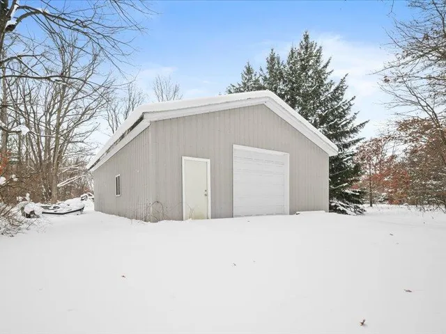 $879,000 | 2244 19 Mile Road, Kent City, MI 49330