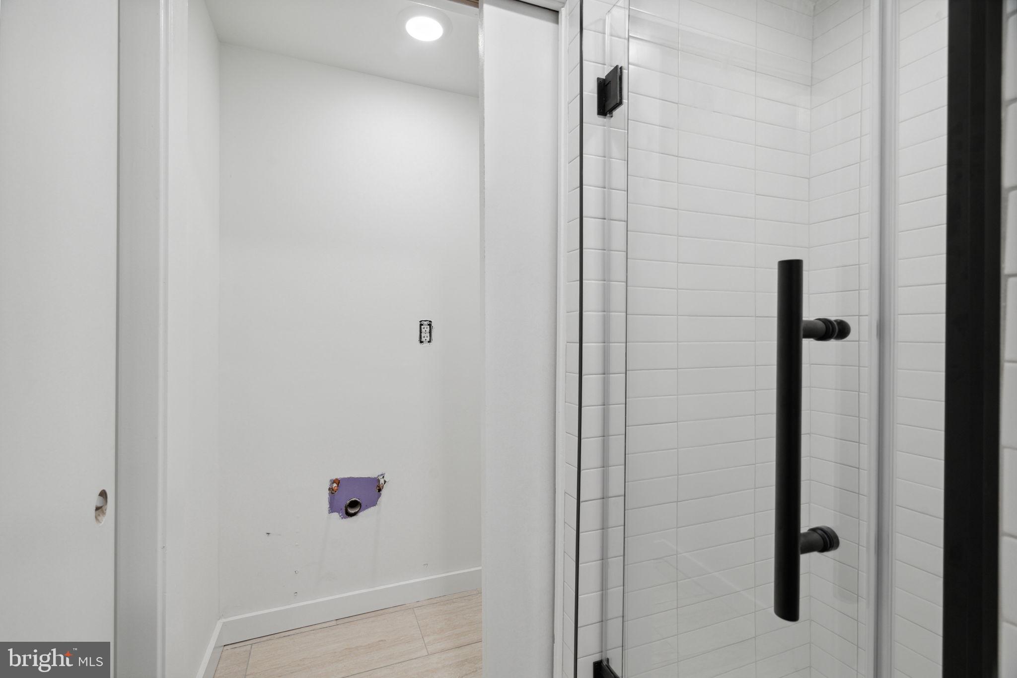 1873 Frankford Avenue, Unit 3F Philadelphia, PA 19125 - Photo 9 of 14 a bathroom with a shower