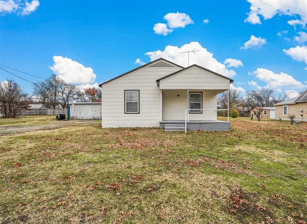 $200,000 | 407 North Carter Street, Howe, TX 75459