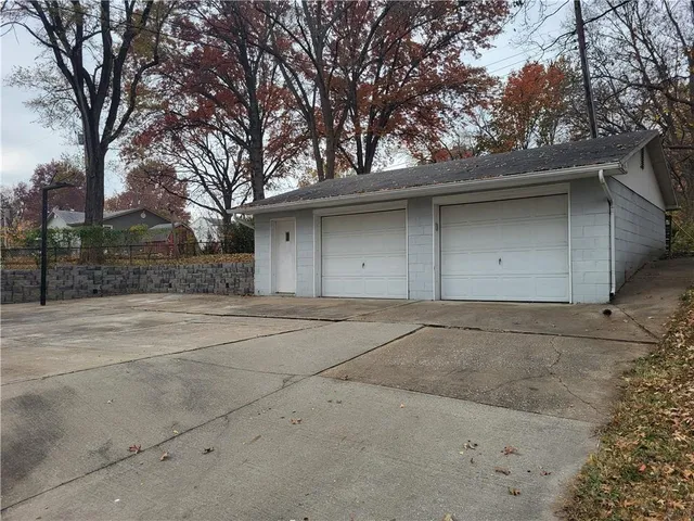 $185,000 | 2716 Appleton Avenue, Independence, MO 64052