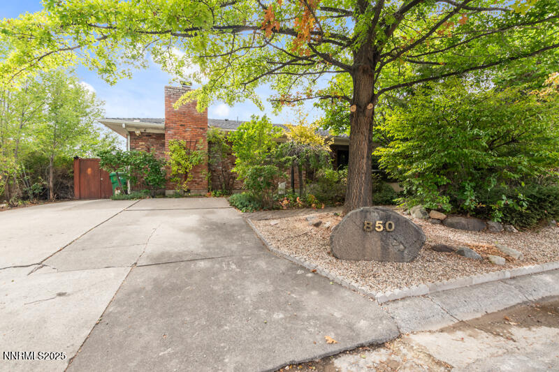 a view of a outdoor space