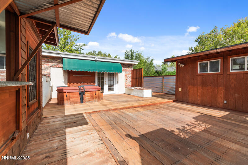 850 West 11th Street Reno, NV 89503 - Photo 29 of 31 a patio with glass top table and chairs