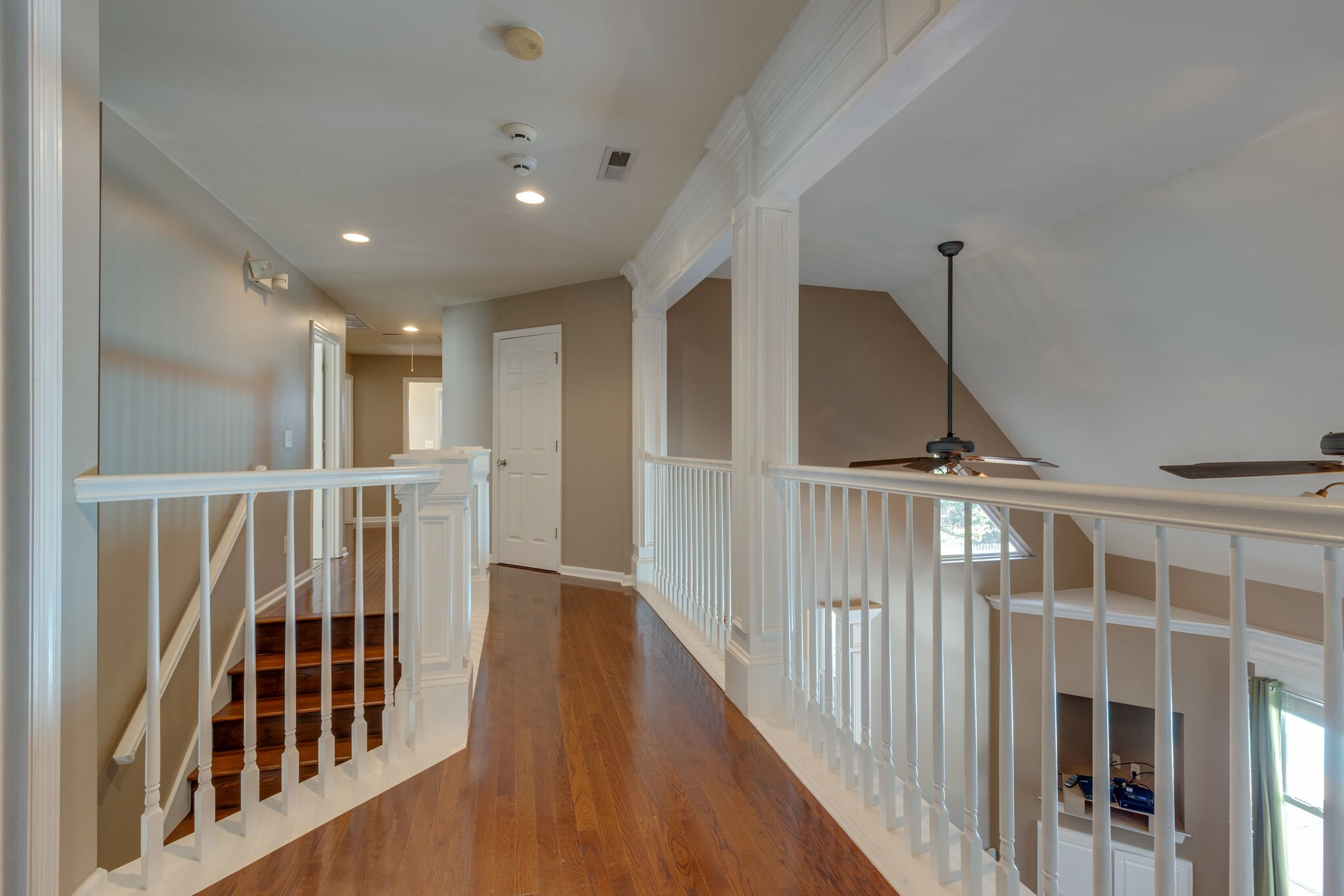 2017 Viewpointe Way Columbia, TN 38401 - Photo 19 of 24 a view of entryway with wooden floor