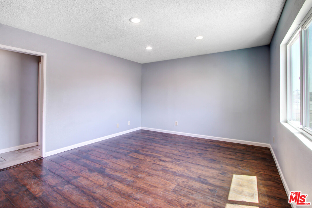 335 South Riverside Avenue Rialto, CA 92376 - Photo 6 of 13