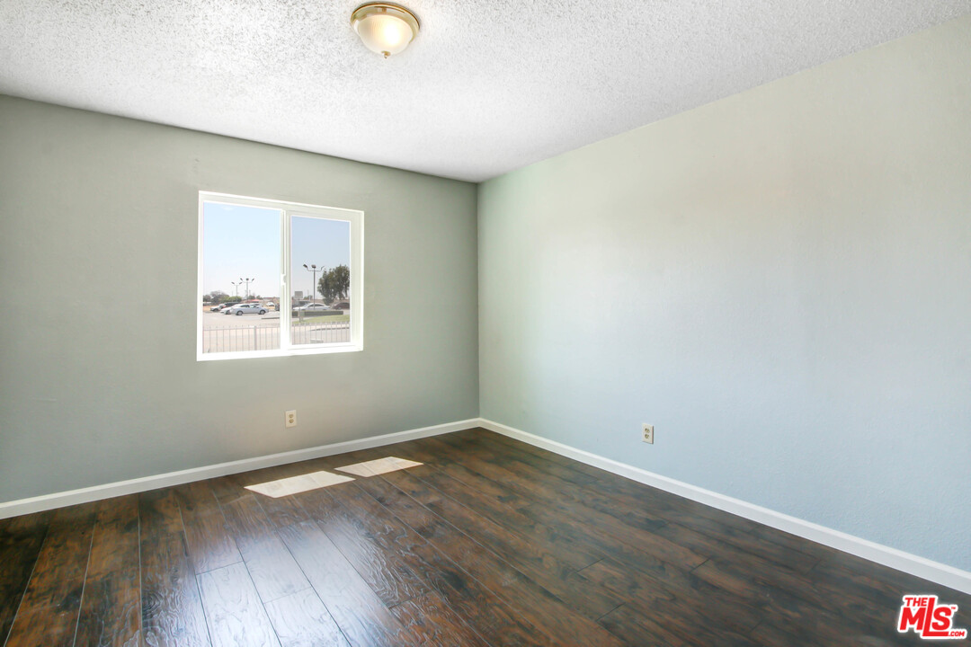 335 South Riverside Avenue Rialto, CA 92376 - Photo 7 of 13