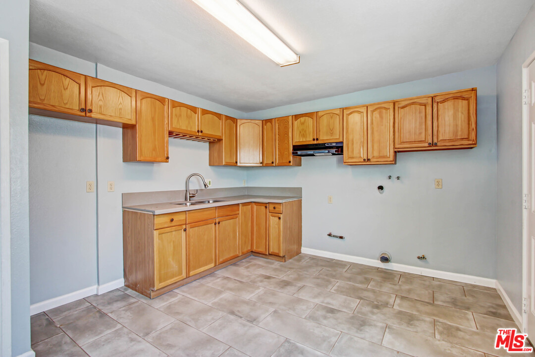 335 South Riverside Avenue Rialto, CA 92376 - Photo 10 of 13