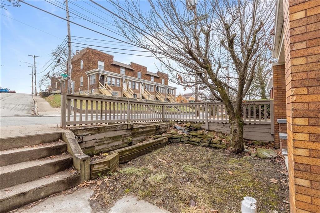 2926 Willett Road Pittsburgh, PA 15227 - Photo 4 of 39 Gallery Image 4