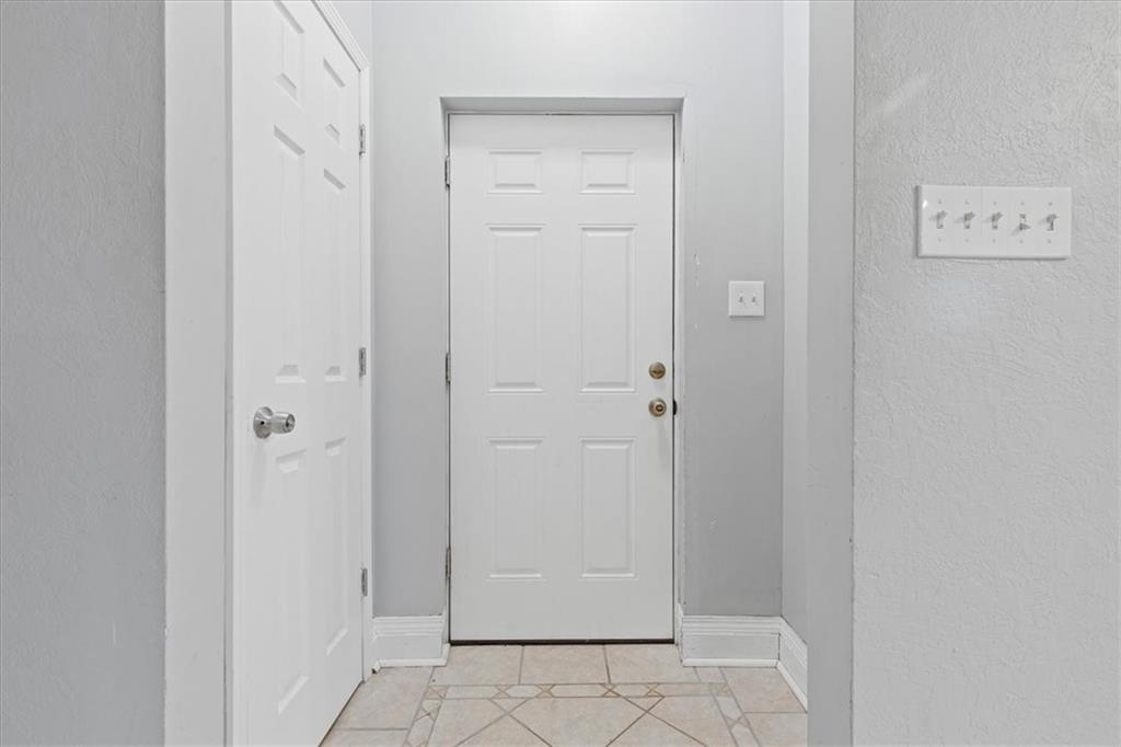 2926 Willett Road Pittsburgh, PA 15227 - Photo 7 of 39 Gallery Image 7