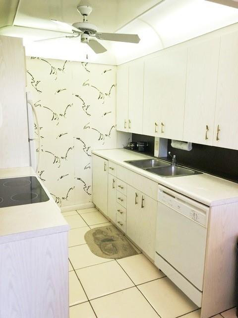 1057 Exeter, Unit 1057 Boca Raton, FL 33434 - Photo 18 of 64 Open kitchen