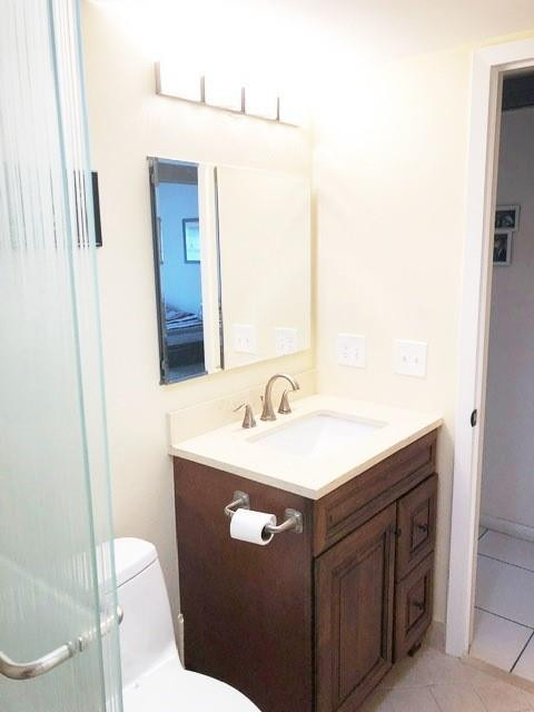 1057 Exeter, Unit 1057 Boca Raton, FL 33434 - Photo 30 of 64 Remodeled full bath