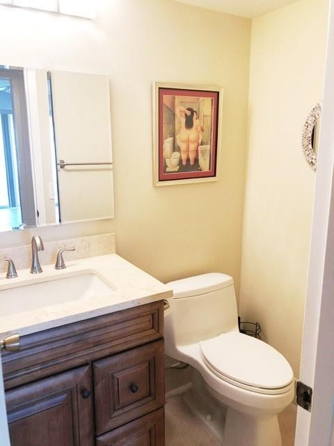 1057 Exeter, Unit 1057 Boca Raton, FL 33434 - Photo 33 of 64 Remodeled half bath